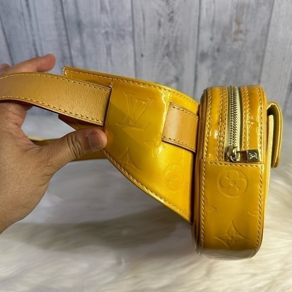 LOUIS VUITTON vernis beltbag / bumbag in mustard - Picture 5 of 17